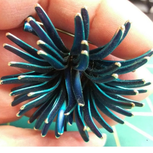 Spiny Starburst Metallic Blue with Gold Tip Brooch Pin - Picture 4 of 8